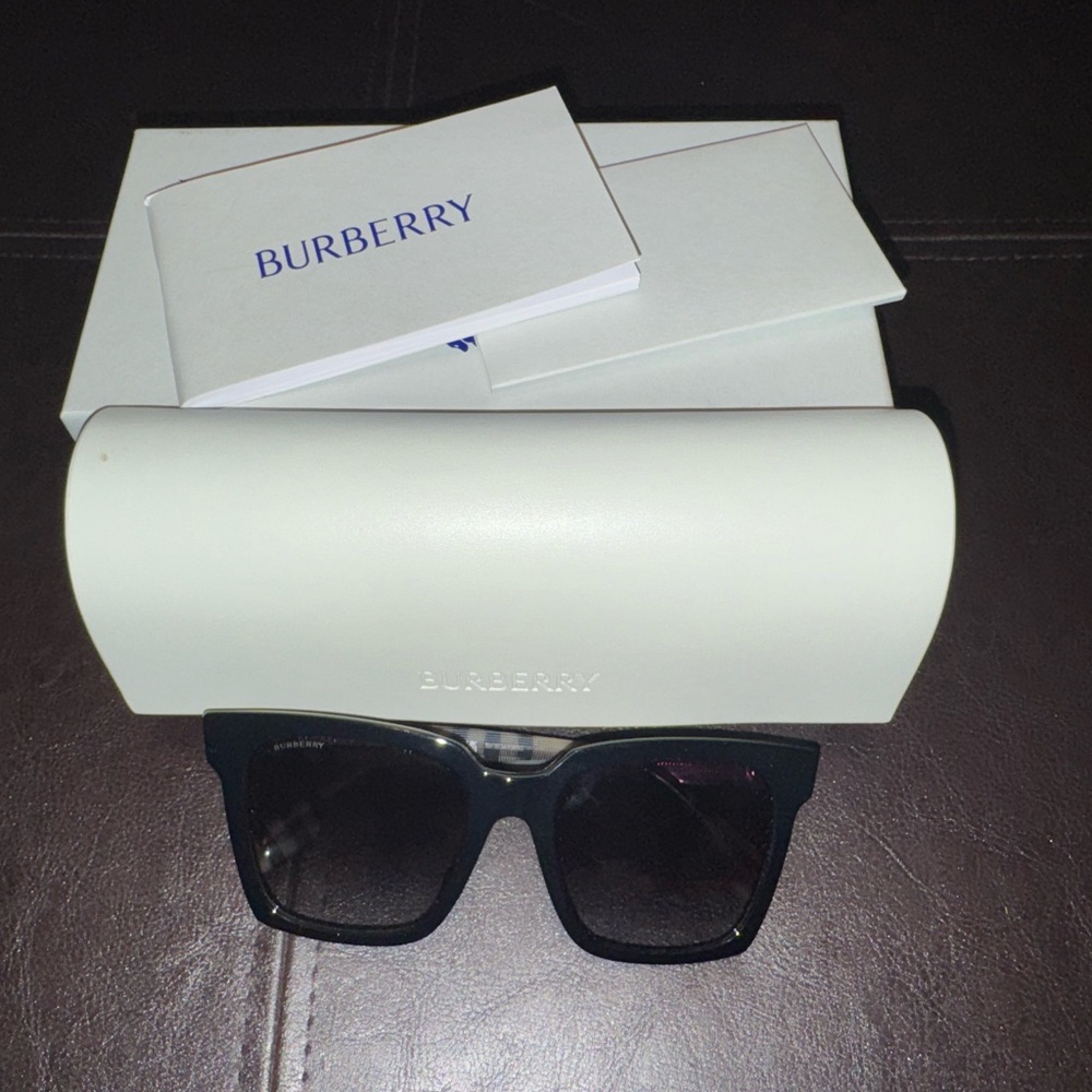 NEW Burberry Maple Sunglasses with Cream Case